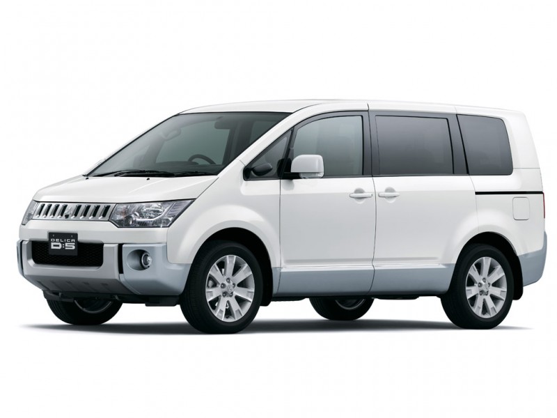 Mitsubishi Delica Raih Penghargaan di Otomotif Awards 2015