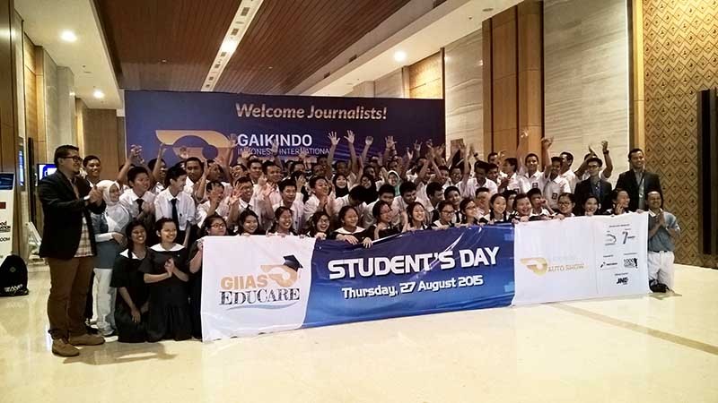 1.200 Murid Sekolah Kunjungi GIIAS 2015