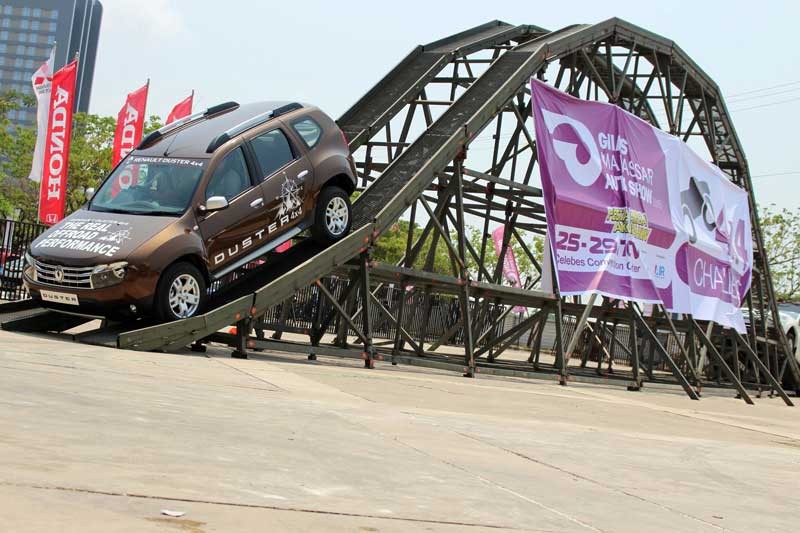 Pengunjung GIIAS 2015 Makassar Nikmati Atraksi Outdoor