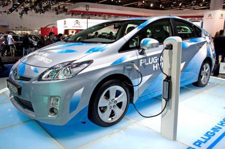 Pemerintah Tegaskan Dorong Produksi Mobil Hybrid dan Listrik