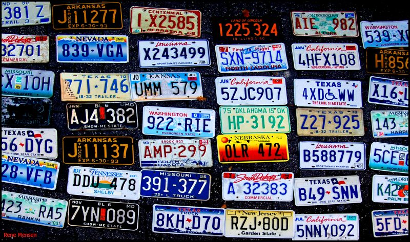 Agar Mudah Dibaca CCTV Polisi, Plat Mobil Pribadi Hitam Diubah Warna Terang