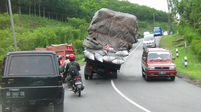 Sulitnya Menertibkan Truk Berukuran Ekstra dan Kelebihan Muatan (ODOL)
