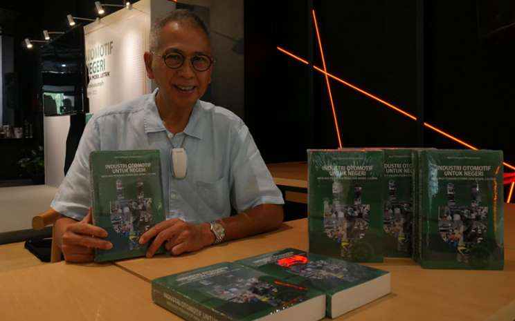 Buku Karya Agus Tjahajana Wirakusumah, Potret Industri Otomotif RI