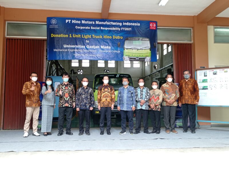 HINO Sumbang Truk untuk Praktek Mahasiwa Teknik UGM