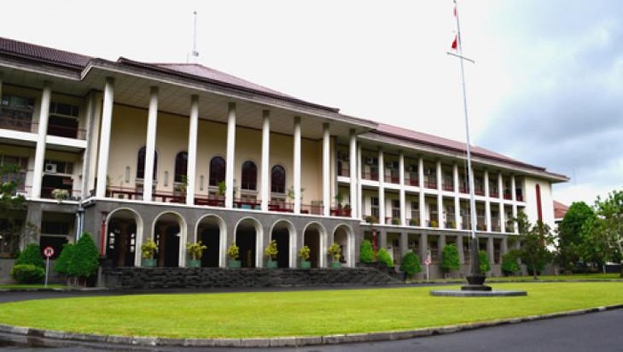 Versi SIR 2022, Teknik Otomotif UGM dan UNS Terbaik di Indonesia 