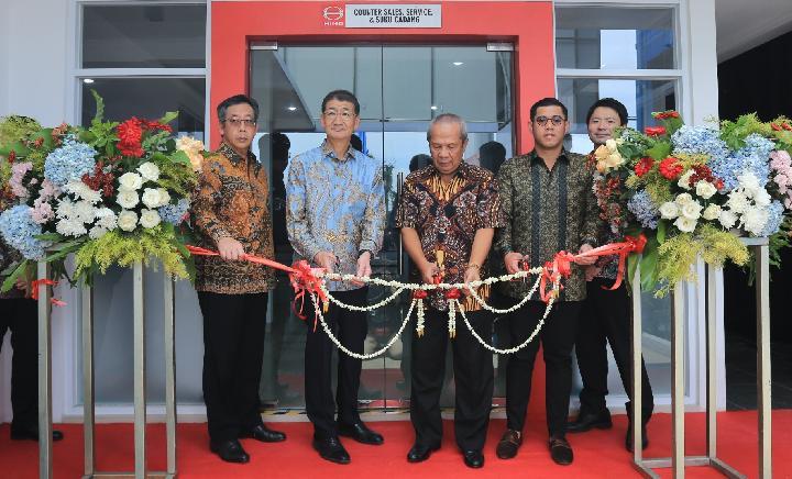 Hino Resmikan Dealer di Sentul, Dekati Pelanggan