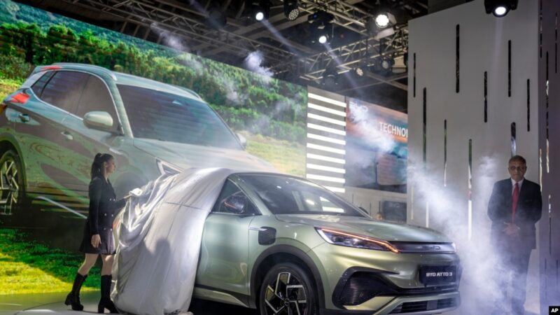 Mobil Ramah Lingkungan Dominasi Pameran di India