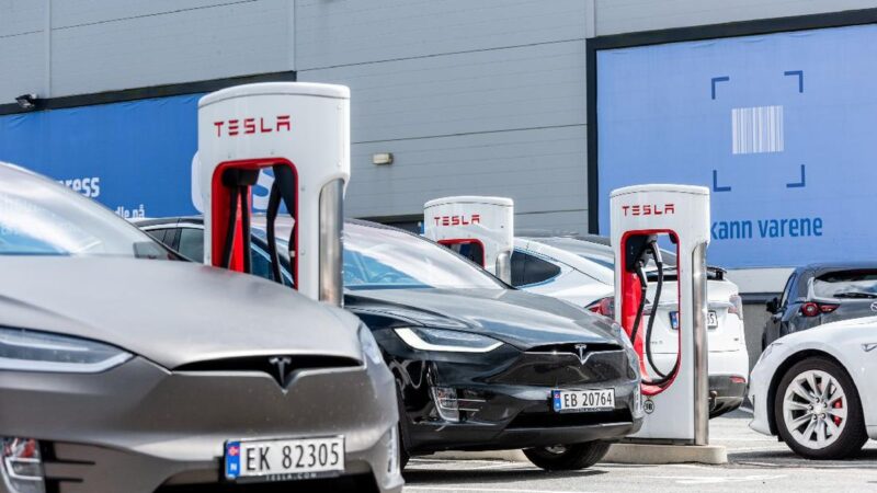 Tesla Merajai Pasar Mobil Listrik Global