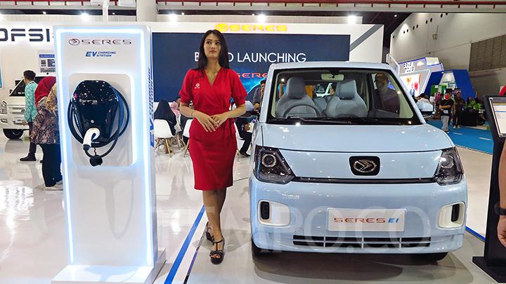 Mobil Listrik Seres E1 Tampil di Pameran Mobil GIIAS Surabaya 2023