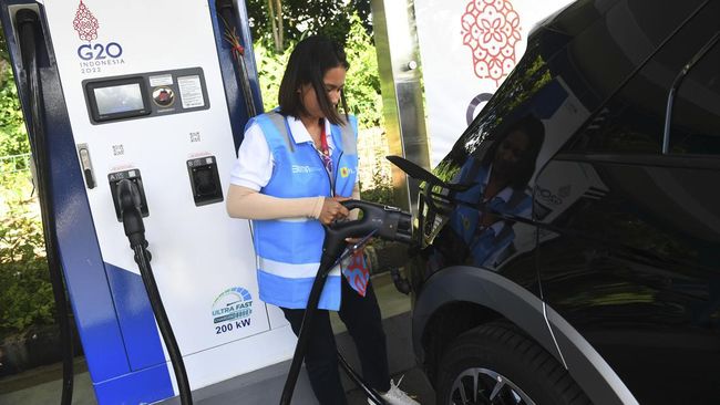 Rasio Ideal SPKLU dan Mobil Listrik 1:10