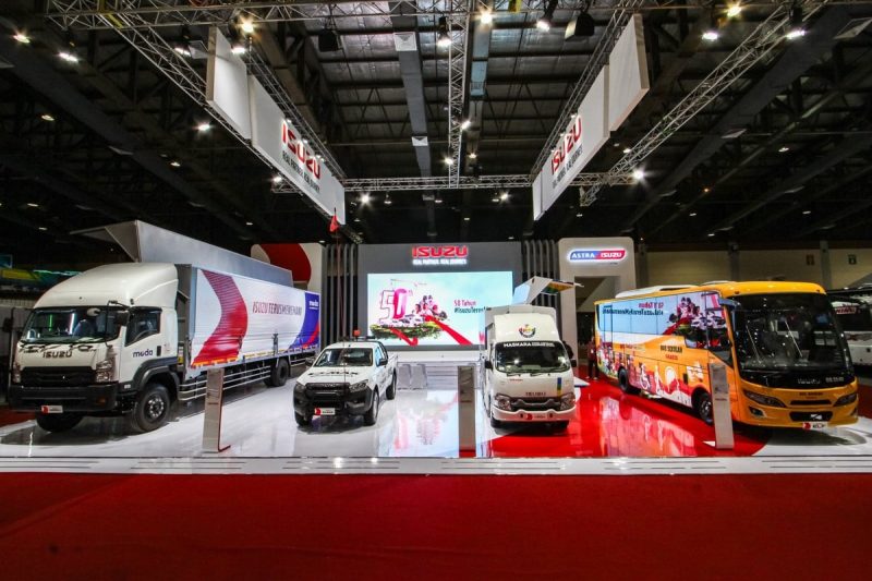 Isuzu Bawa Tujuh Mobil Niaga dan Simulator Truk di GIIAS 2024 