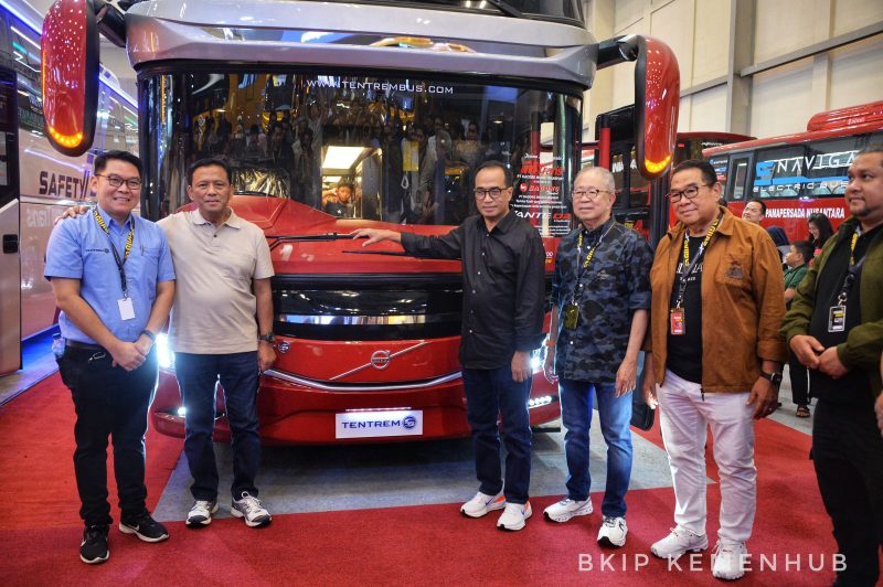 Menhub Kunjungi Produk Bus di GIIAS 2024: Bisa Tingkatkan Minat Masyarakat terhadap Angkutan Umum