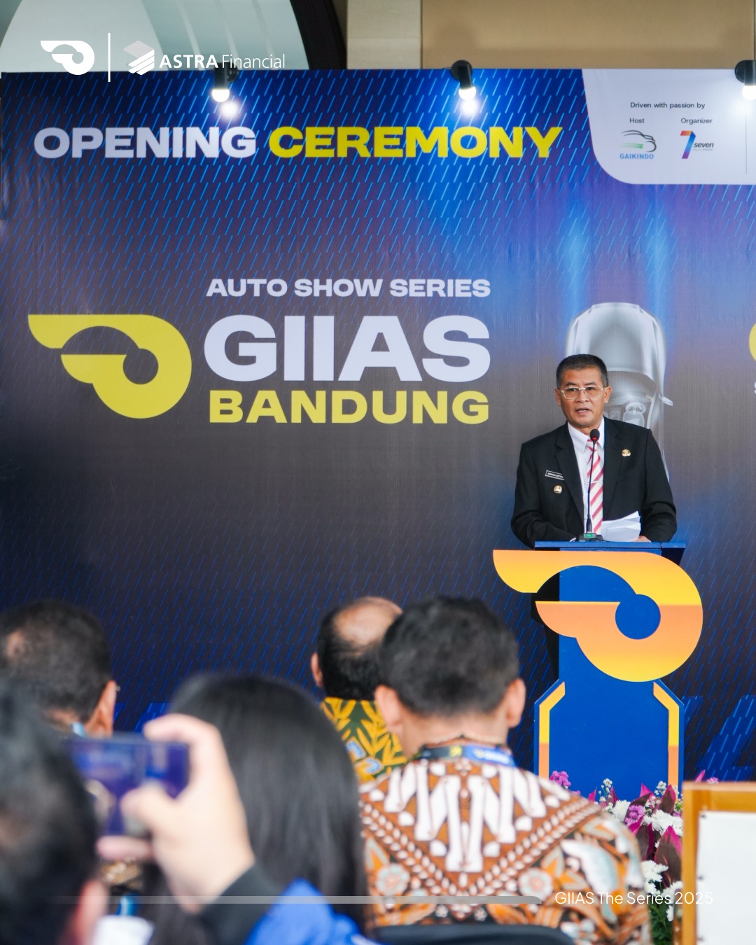 Wakil Gubernur Jawa Barat membuka GIIAS Bandung 2025 di Sudirman Grand Ballroom.
