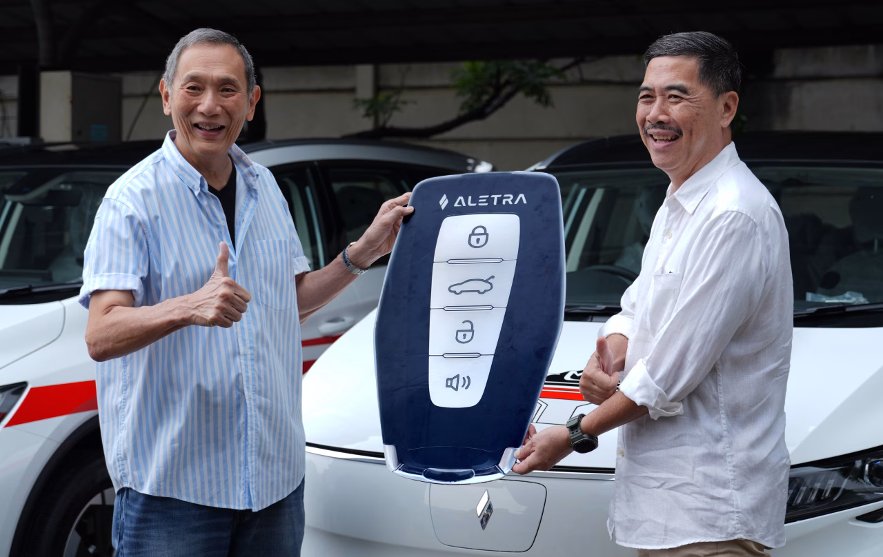 Aletra Serahkan Model L8 EV kepada Jusuf Hamka, Menegaskan Dimulainya Penetrasi di Pasar Indonesia