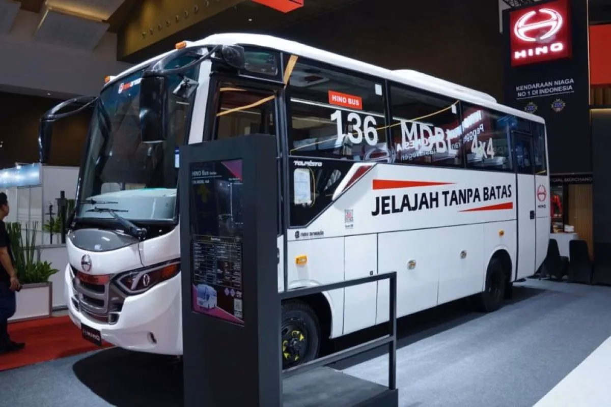 Hino Luncurkan Bus 4×4 di GIICOMVEC 2026, Siap Lintasi Medan Berat dan Ekstrem