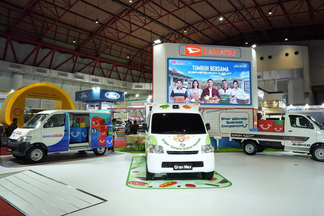Daihatsu Tampilkan Empat Varian Gran Max di Pameran Mobil Niaga GIICOMVEC 2026